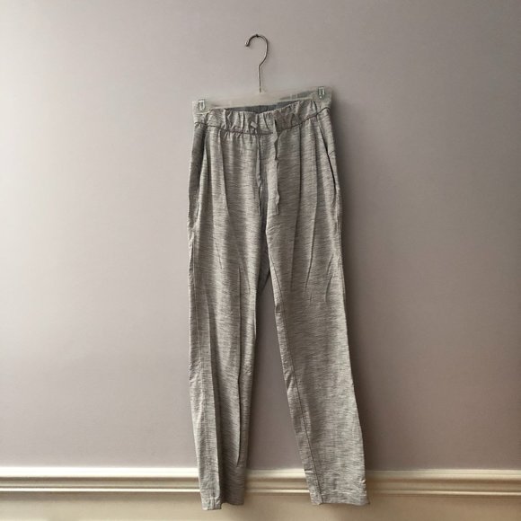 Lululemon white patterned on the fly 7/8 pant (4) - Picture 1 of 4